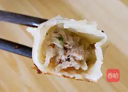Illustration of how to make eggplant and pork dumplings 8