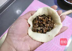 Illustration of how to make pickled pork buns 14