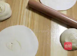 Hot noodle cake.Illustration of how to make it 8