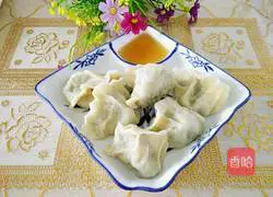 Illustration of how to make cabbage and spicy meat dumplings 14