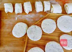 Illustration of how to make meat floss and salt and pepper dough cake 4