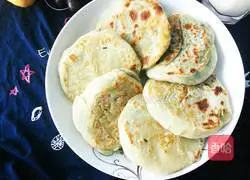 Illustration of how to make leek and egg pie 12