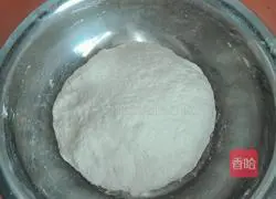 Illustration of how to make dumplings with pork and locust flower stuffing 12