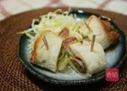 Illustration of how to make Korean bacon sandwich rolls 5