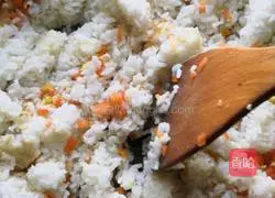 Illustration of how to make carrot fried rice 5