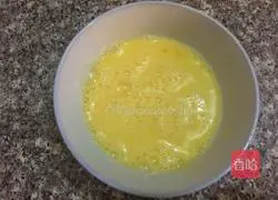 Illustration of how to make ham and egg burritos 2