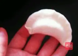 Illustration of how to make lace dumplings 3