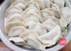 Illustration of how to make mushroom, shrimp, rice, leek and meat dumplings 9