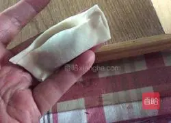 Illustration of how to make shepherd's purse wontons 9