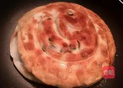 Illustration of how to make crispy scallion pancake 20