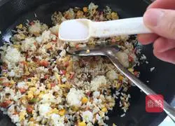 Illustration of how to make assorted fried rice 11