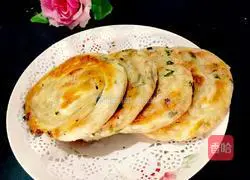 Illustration of how to make lard scallion pancake 16