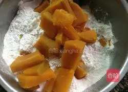 Illustration of how to make fried pumpkin cake 2