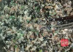 Illustration of making buns with fungus and pork stuffing 11