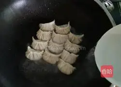 Illustration of how to make fried dumplings 9