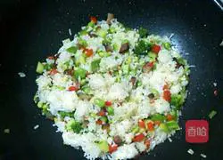 Illustration of how to make fried rice with colorful vegetables and preserved meat 11