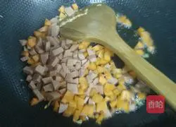 Illustration of how to make radish, ham and egg fried rice 6