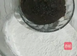 Illustration of making glutinous rice cakes stuffed with date paste 1