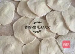 Illustration of how to make beef, carrot and fungus buns 14