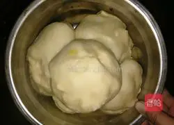 Illustration of how to make kohlrabi buns 6