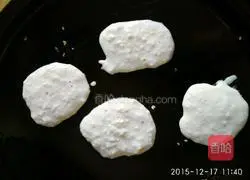 Illustration of how to make colorful lotus root meat pie 20