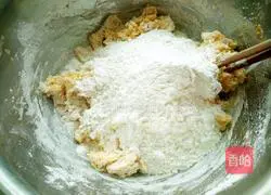 Illustration of how to make sunflower buns 5