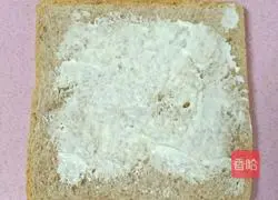 Illustration of how to make seaweed, meat floss and egg sandwich 3