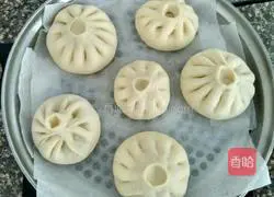 Illustration of how to make cabbage, carrot and meat buns 14