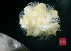 Illustration of how to make sausage fried rice 3