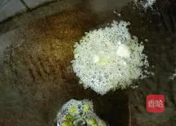 Illustration of how to make bacon and egg fried rice 3