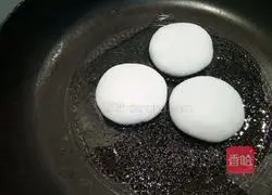 Illustration of how to make apple flour cake 8