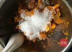 Illustration of how to make pumpkin pattern steamed buns 2