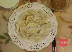 Illustration of how to make cabbage and shrimp dumplings 8