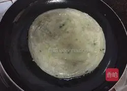 Illustration of how to make bacon cheese hand pancakes 7
