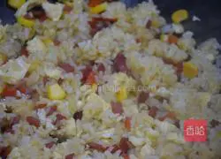 Illustration of how to make bacon and egg fried rice 7
