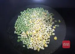 Illustration of how to make sausage fried rice 2