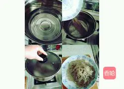 Illustration of how to make leek, egg and vermicelli dumplings 4