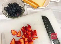 Fruit Sandwich Recipe Illustration 5