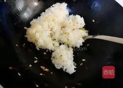 Illustration of how to make onion and duck egg fried rice 8