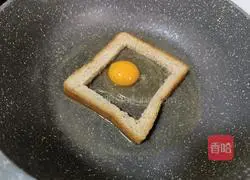 Illustration of how to make breakfast sandwich 3