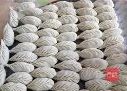 Illustration of making dumplings with chive filling 5