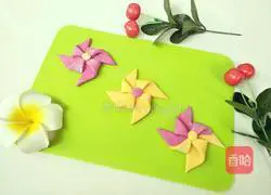 Illustration of how to make windmill steamed buns 17