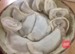 Illustration of how to make coriander dumplings 9