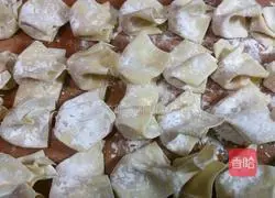Illustration of how to make Shanghai seafood and shrimp wontons 10