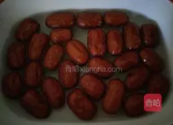 Illustration of how to make red date steamed buns 1