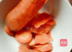 Illustration of how to make meat and vegetable carrot noodles 1