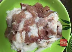 Illustration of how to make cabbage and pork dumplings 2