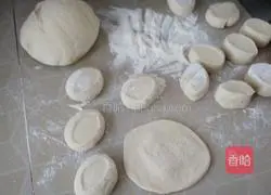 Illustration of how to make purslane (also known as longevity vegetable) buns 5