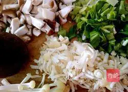 Illustration of how to make mushroom fried rice 1