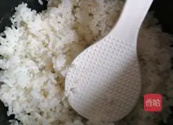 Illustration of how to make egg fried rice 1